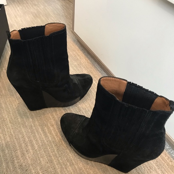 Shoes - Picture 1 of 7